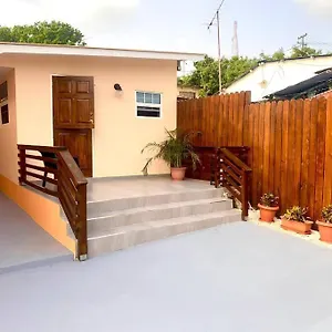 Cozy 1-bedroom Close To Center Apartamento